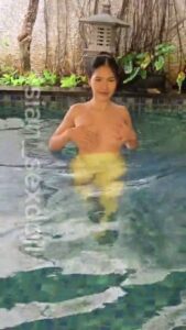 สาวอวบตูดใหญ่โดนควยใหญ่ซอยหีแรงกลางสระโรงแรมค่ำคืน กระแทกยับแตกพุ่งคารูน้ำ