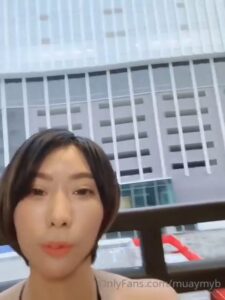 สาวไทย Muaymyb นมยักษ์ตูดเด้ง ขึ้นขย่มนิ้วซอยหีบนระเบียงดึกดื่น ครางเสียวลั่นเงียบราตรี