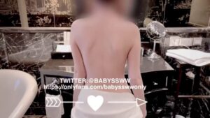 น้องผิวขาวนมใหญ่โดนแฟนซอยหีในอ่างน้ำร้อนแรง แตกในเน้นๆ ไม่ยั้ง