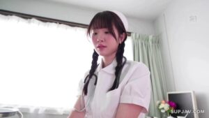 สาวพยาบาลหีขาวเนียน ถูกคนไข้กับพวกเพื่อนร่วมงานซอยหีสดสวิงกิ้งแตกในโรงพยาบาล