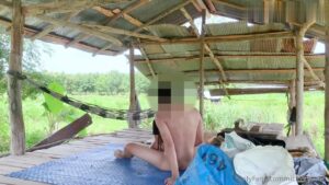 คลิปหลุด Onlyfans สาวหุ่นเด้งเย็ดสดกลางทุ่งนา ควยใหญ่กระแทกหีโชกโชกแตกคาปากเงี่ยน